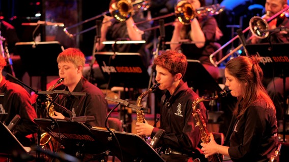 Nachwuchsmusikerinnen und Musiker bei "Jugend jazzt". © NDR 