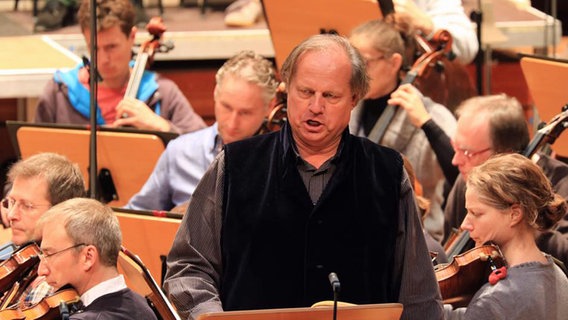 Albert Dohmen probt mit dem NDR Sinfonieorchester © NDR Foto: Thomas Becker