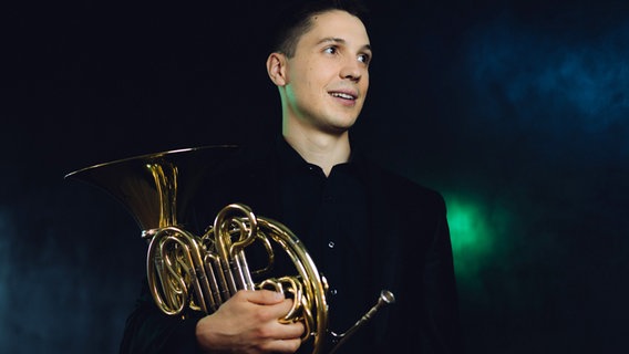 Edouard Cambreling, Hornist des NDR Elbphilharmonie Orchesters © NDR, Jewgeni Roppel Foto: Jewgeni Roppel