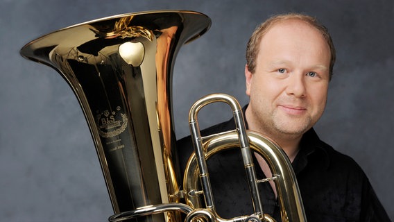 Porträt: Markus Hötzel, Tubist des NDR Elbphilharmonie Orchesters © NDR Foto: Gunter Glücklich