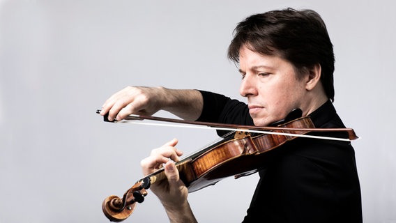 Geiger Joshua Bell im Konzert © Benjamin Ealovega 
