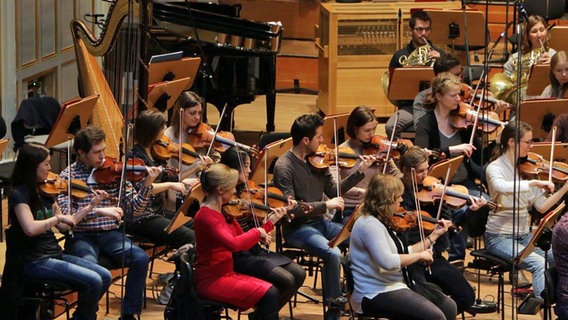Mitglieder des NDR Sinfonieorchesters bei Proben in der Laeiszhalle. © NDR Sinfonieorchester Foto: Tobias Heimann