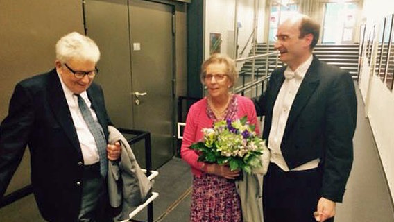 Chefdirigent Andrew Manze mit seinen Eltern © NDR Radiophilharmonie 