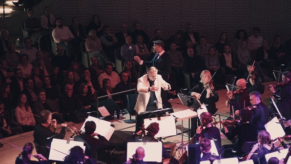 Max Mutzke und die NDR Radiophilharmonie in der Elbphilharmonie © Soulkitchen GmbH 