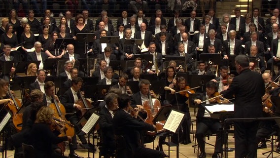 Screenshot: Alan Gilbert dirigiert Verdis Requiem © NDR 