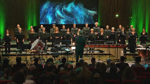 Screenshot: NDR Vokalensemble spielt das Programm "Visionen" im Kleinen Sendesaal Hannover. © NDR Foto: Screenshot