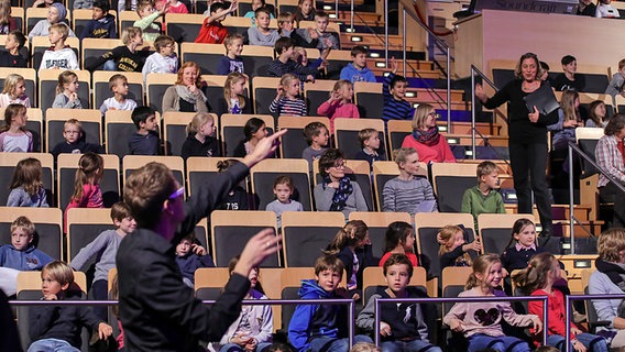 Szene aus dem Konzert statt Schule mit dem NDR Chor im Oktober 2016 © NDR Foto: Marcus Krüger