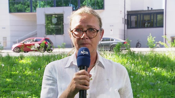 Heike Becker berichtet aus Neubrandenburg. © Screenshot 