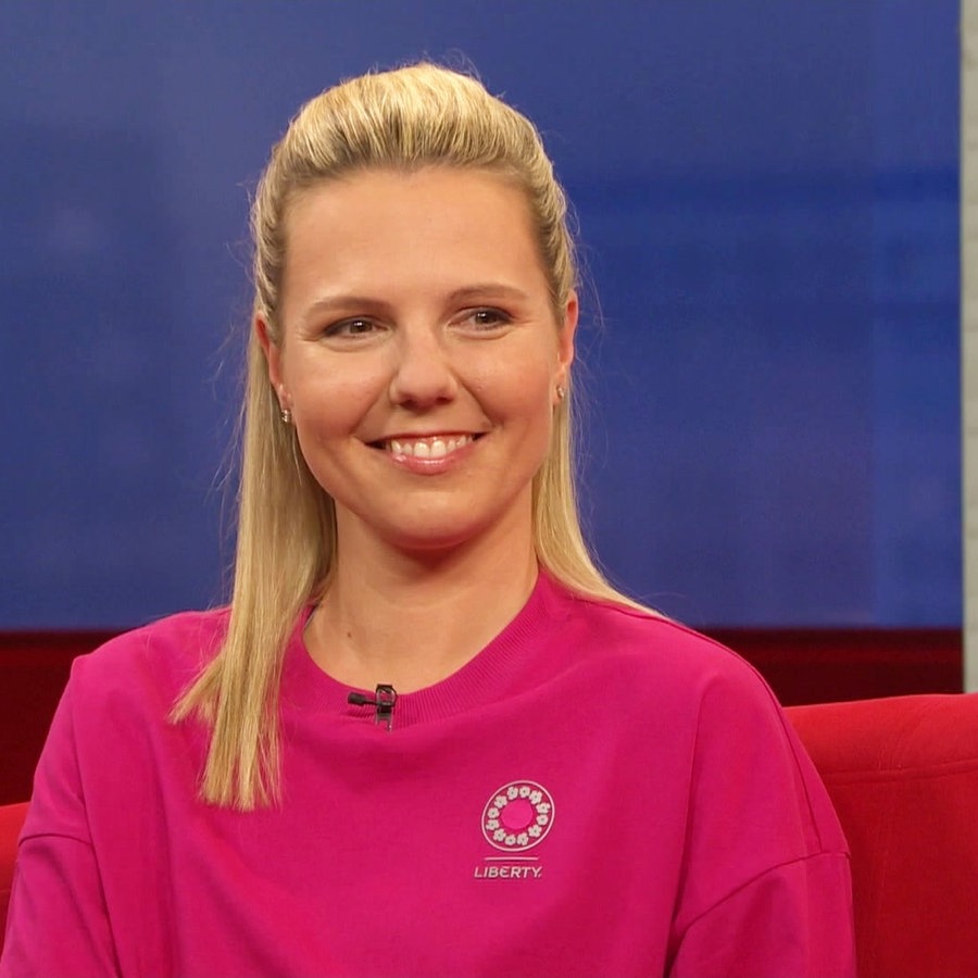 Marathonläuferin Joyce Hübner zu Gast auf dem roten Sofa. © Screenshot 