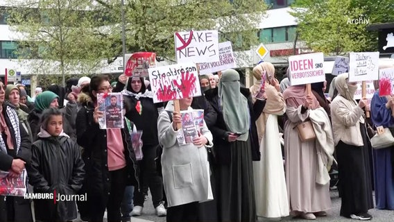 Teilnehmerinnen der islamistischen Demonstration. © Screenshot 