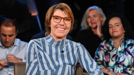 Die Moderatorin Bettina Böttinger ist zu Gast in der NDR Talk Show am 10. Mai 2024. © NDR Fernsehen/Uwe Ernst Foto: Uwe Ernst