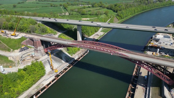 Eine Luftaufnahme der Levensauer Hochbrücke © NDR Foto: NDR Screenshot