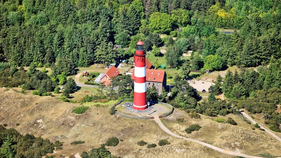 Der Leuchtturm Amrum im Süden der Insel aus der Luft fotografiert. © imago/euroluftbild.de 