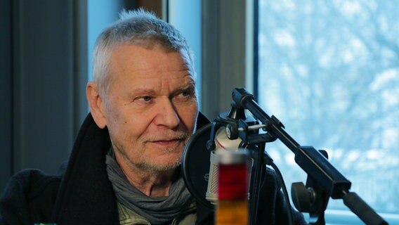 Achim Reichel bei Susanne Hasenjäger im Interview. © NDR Foto: Alexander Dietze