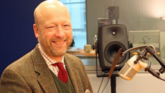 Johann Hinrich Claussen im NDR 90,3 Studio. © NDR Foto: Nina Rodenberg