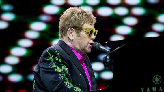 Elton John bei seinem Konzert in der Hamburger Barclaycard Arena. © NDR Foto: Claudia Timmann
