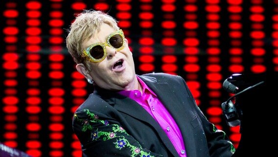Elton John bei seinem Konzert in der Hamburger Barclaycard Arena. © NDR Foto: Claudia Timmann