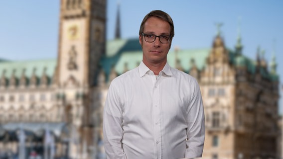 Jan Frenzel kommentiert die Maßnahmen für den Hamburger Hauptbahnhof. © IMAGO / NDR Foto: Jürgen Ritter / screenshot