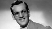 Glenn Miller 1941 © Jerry Tavin/Everett 