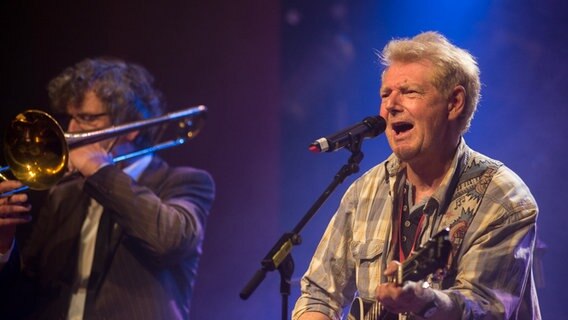 Eddy Winkelmann singt Eddy Winkelmann singt © NDR Foto: Jan Sauerwein
