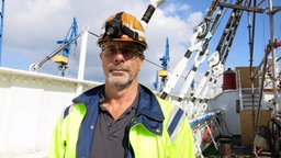 Detlev Löll beim Werftaufenthalt an Bord der Rickmer Rickmers © NDR Foto: Petra Volquardsen