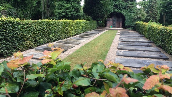 Grabplatten auf einem Mennoniten-Friedhof © NDR 90,3 Foto: Daniel Kaiser