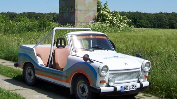 Ein Trabant vor einem ehemaligen DDR-Wachturm © NDR 90,3/ Markus Lobsien Foto: Markus Lobsien