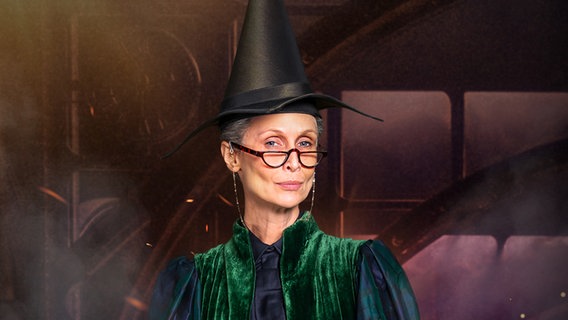 Heidi Jürgens spielt die Rolle der Professor McGonnagall in "Harry Potter und das verwunschene Kind" im Mehr! Theater am Großmarkt in Hamburg © Ulrich Schaarschmidt Foto: Ulrich Schaarschmidt