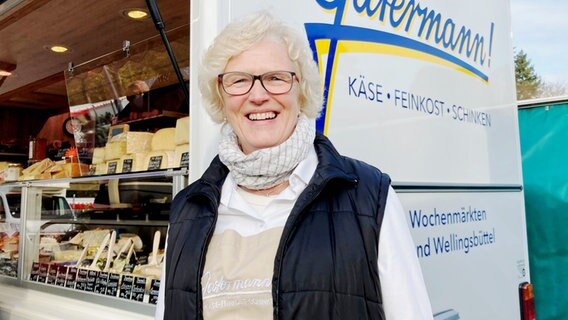 Heike Westphal ist Feinkosthändlerin auf den Wochenmärkten in Hamburg-Volksdorf und Wellingsbüttel. © Bernhard Koch Foto: Bernhard Koch