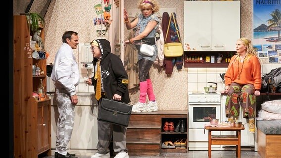 Am 14.11.2021 hat das Stück "Weddersehn maakt Freid...?" im Ohnsorg Theater Preimiere gefeiert. © Oliver Fantitsch Foto: Oliver Fantitsch