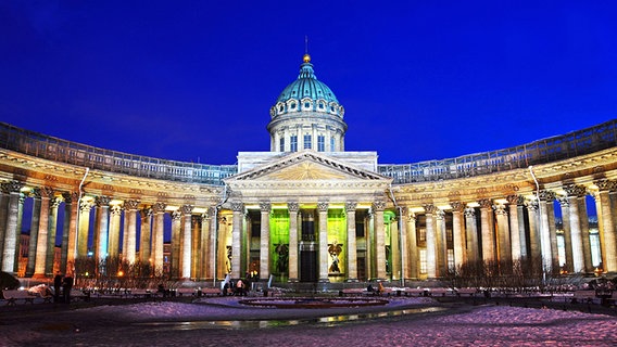 Die Kasaner Kathedrale am Newski-Prospekt in Sankt Petersburg. © dpa/picture alliance 