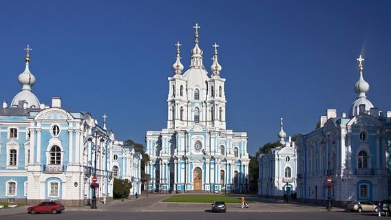 Das Smolny-Kloster in St. Petersburg. © dpa/picture alliance Foto: Raga Jose Fuste