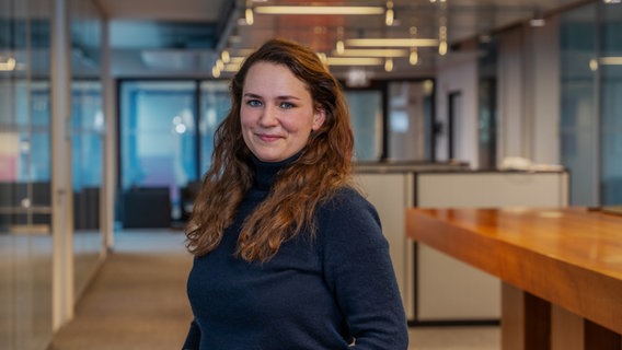Antonia Reiff im Studio von NDR 90,3. © NDR Foto: Arman Ahmadi