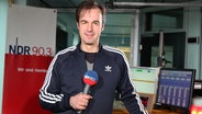 Lars Pegelow im Studio von NDR 90,3 © NDR Foto: Marco Peter