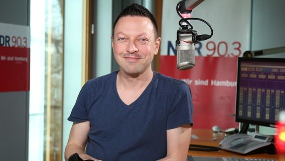 Mark Kuschel im Studio von NDR 90,3 © NDR Foto: Marco Peter