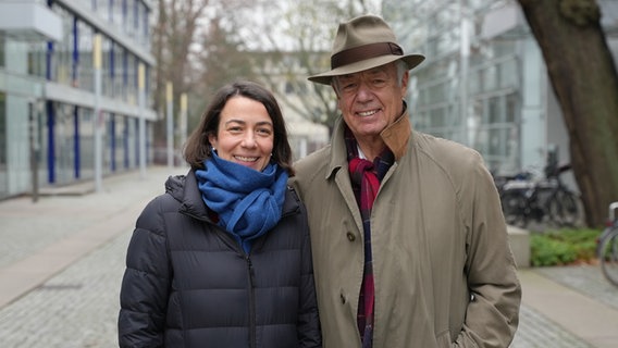 Cord und Julia Wöhlke vom Familienunternehmen Budni. © NDR Foto: Marco Peter