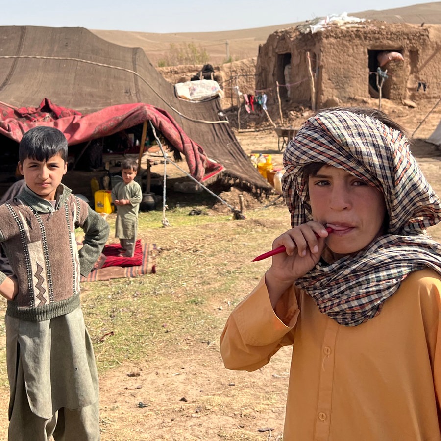 Betroffene Menschen in der Erdbebenregion in Afghanistan © NDR Foto: Masood Shnizai