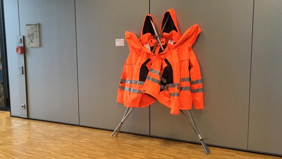 Ai Weiweis Kunstwerk: "Safety Jacket Zipped the Other Way" © NDR 