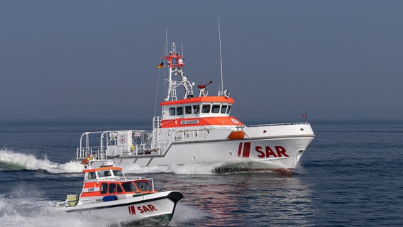 Seenotrettungskreuzer Nis Randers mit Tochterboot Uwe. © dgzrs 