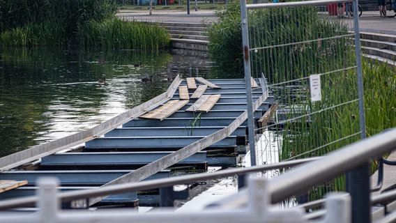 Abgesperrter Stadthafen-Anleger in Schwerin. © Christoph Loose 