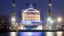 Das Kreuzfahrtschiff "Anthem of the Seas" liegt im Trockendock der Hamburger Werft Blohm + Voss. © dpa Fotograf: Daniel Bockwoldt