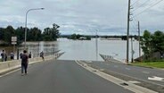 überflutete Straße in Australien © NDR Foto: n.n.