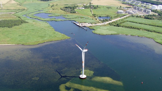 Die erste deutsche Offshore-Windenergieanlage im Breitling vor Rostock. © WIND-Projekt Foto: WIND-Projekt