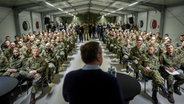 Boris Pistorius spricht zu Soldaten der Bundeswehr © Kay Nietfeld/dpa Foto: Kay Nietfeld