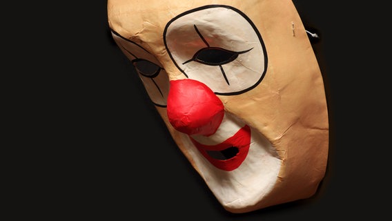 Eine Clown-Maske © fotolia.com Foto: Vitezslav Halamka