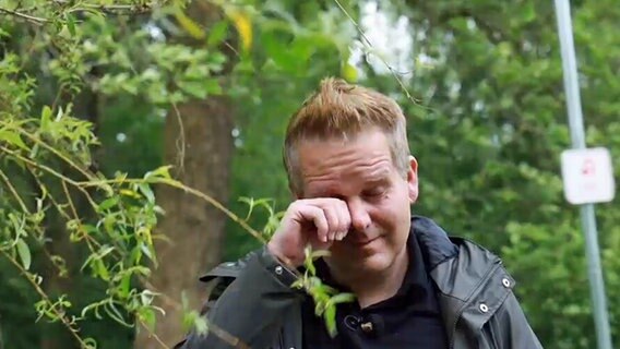 Philipp Kafsack weint © NDR 