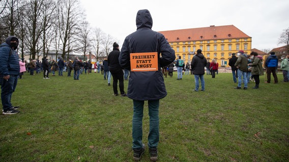 Demo gegen Corona-Schutzmaßnahmen in Osnabrück © dpa Foto: Friso Gentsch