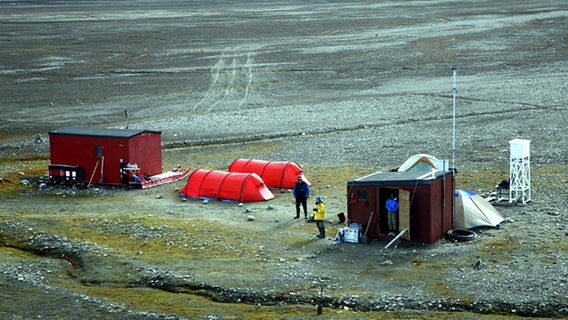 Das Basislager am Kap Morris Jesup © NDR Foto: Peter von Sassen