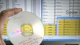 CD mit den geklauten Daten © picture-alliance/dpa 