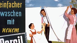 Im Gegensatz zur Werbung aufs Handy eher unaufdringlich: "Einfacher waschen mit neuem Persil" verspricht das Plakat aus dem Jahr 1956.  
